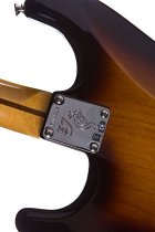 ERIC JOHNSON Stratocaster MN 2-Tone Sunburst от Музторг